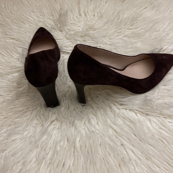 Nine West/ leather outsole/Wine Color suede with snake leather heel. 3.5” heel. - Picture 4 of 4